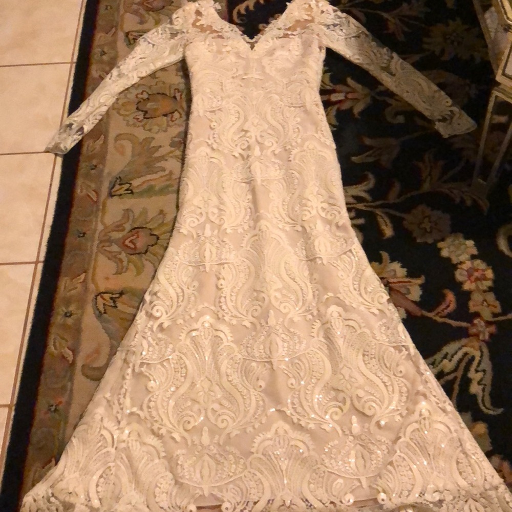 Wedding dress size 8 tailored to 2-4.